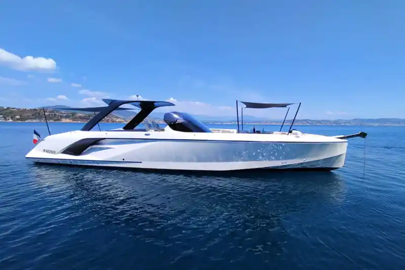 Cannes luxury boat rental on Frauscher 45ft