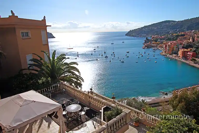 Explore the Bay of Villefranche sur Mer by boat, by paddleboard