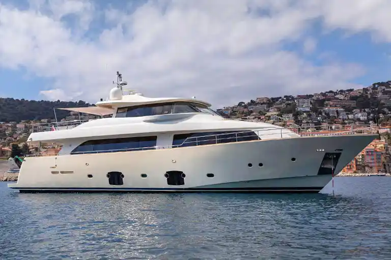 Ferretti Navetta yacht charter