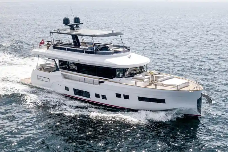 Cannes boat rental on new Sirena 68