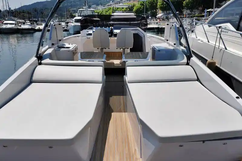 Frauscher 45 sunbeds