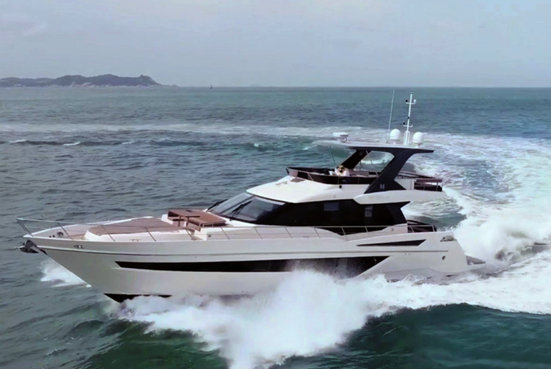 Antibes Beaulieu sur Mer yacht rental on 64ft flying bridge