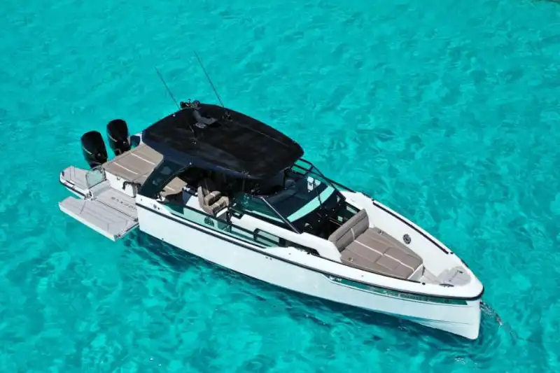 Luxury boat transfer on the French Riviera
