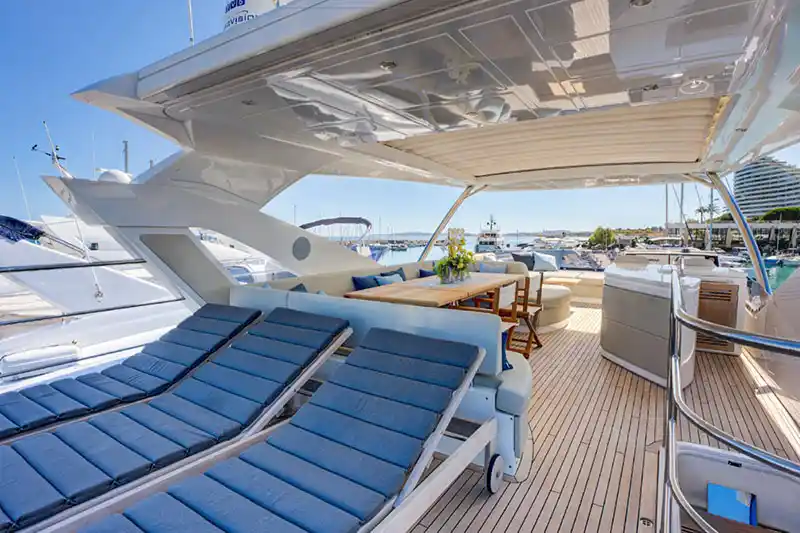 Massive flybridge on SUnseeker discount
