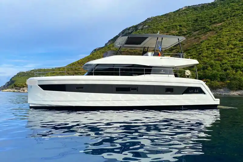 Fountaine-44-power-catamaran Power catamaran Fountaine 44 boat rental