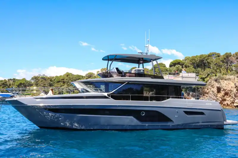 Prestige X60 yacht charter
