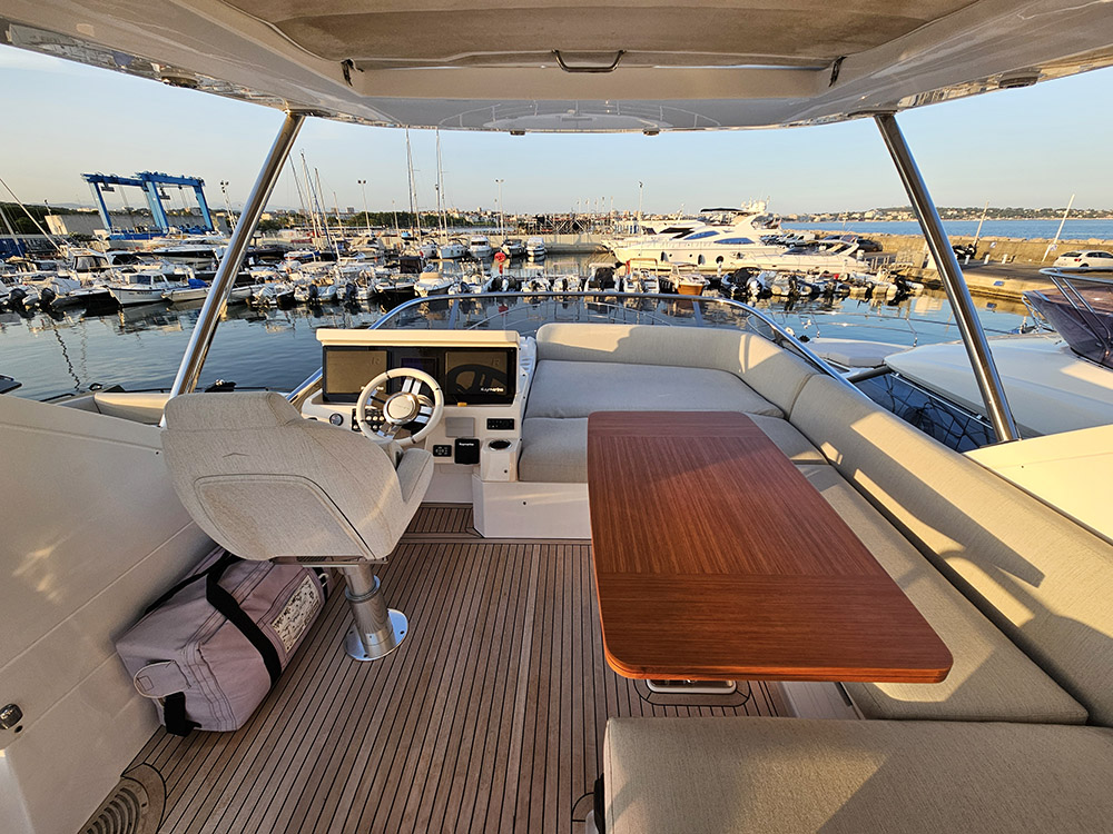 Azimut 50 flybridge yacht for charter