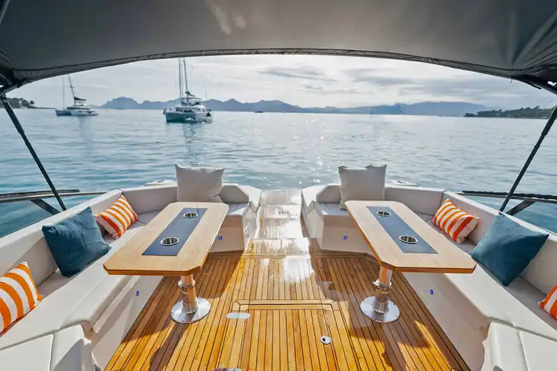 Cockpit of BB Yact 44